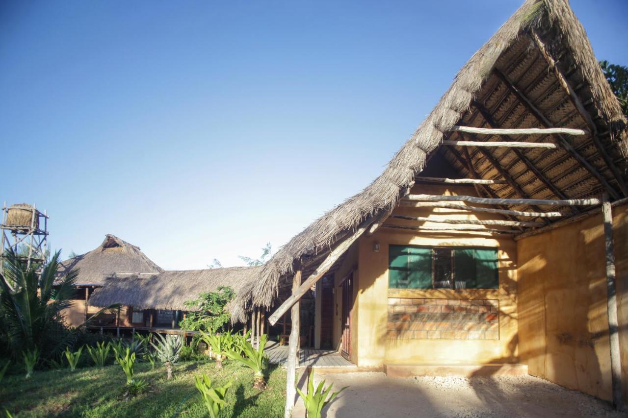 Tofinho Beach House Apartments イニャンバネ エクステリア 写真