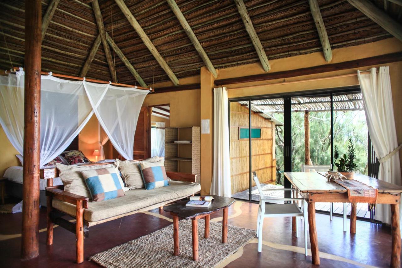 Tofinho Beach House Apartments イニャンバネ エクステリア 写真